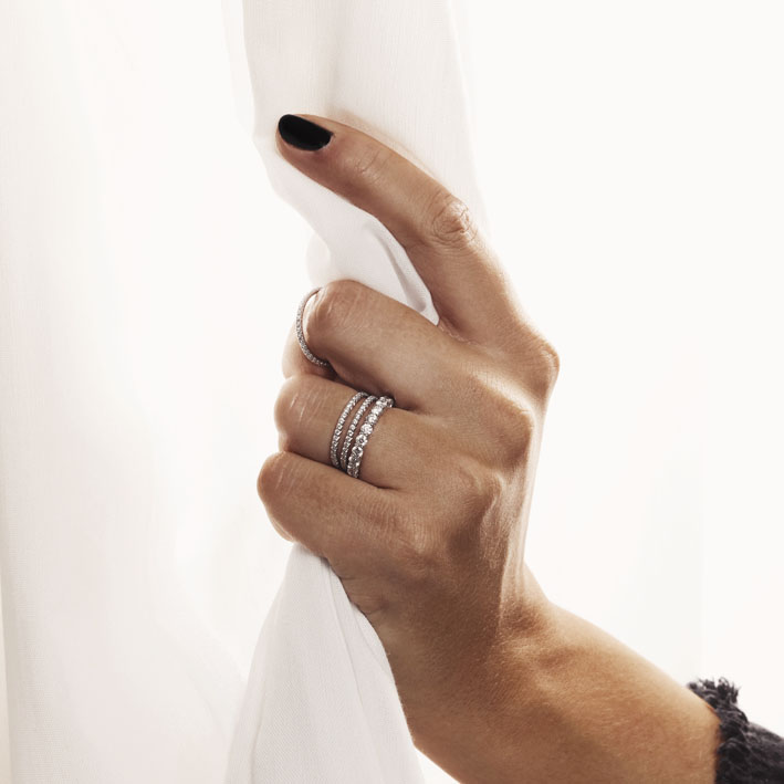 Montluc - Gravity No.1 diamond ring showcase