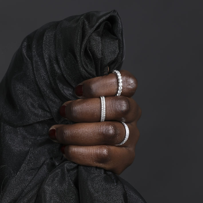 Montluc - Halo No.5 diamond ring showcase