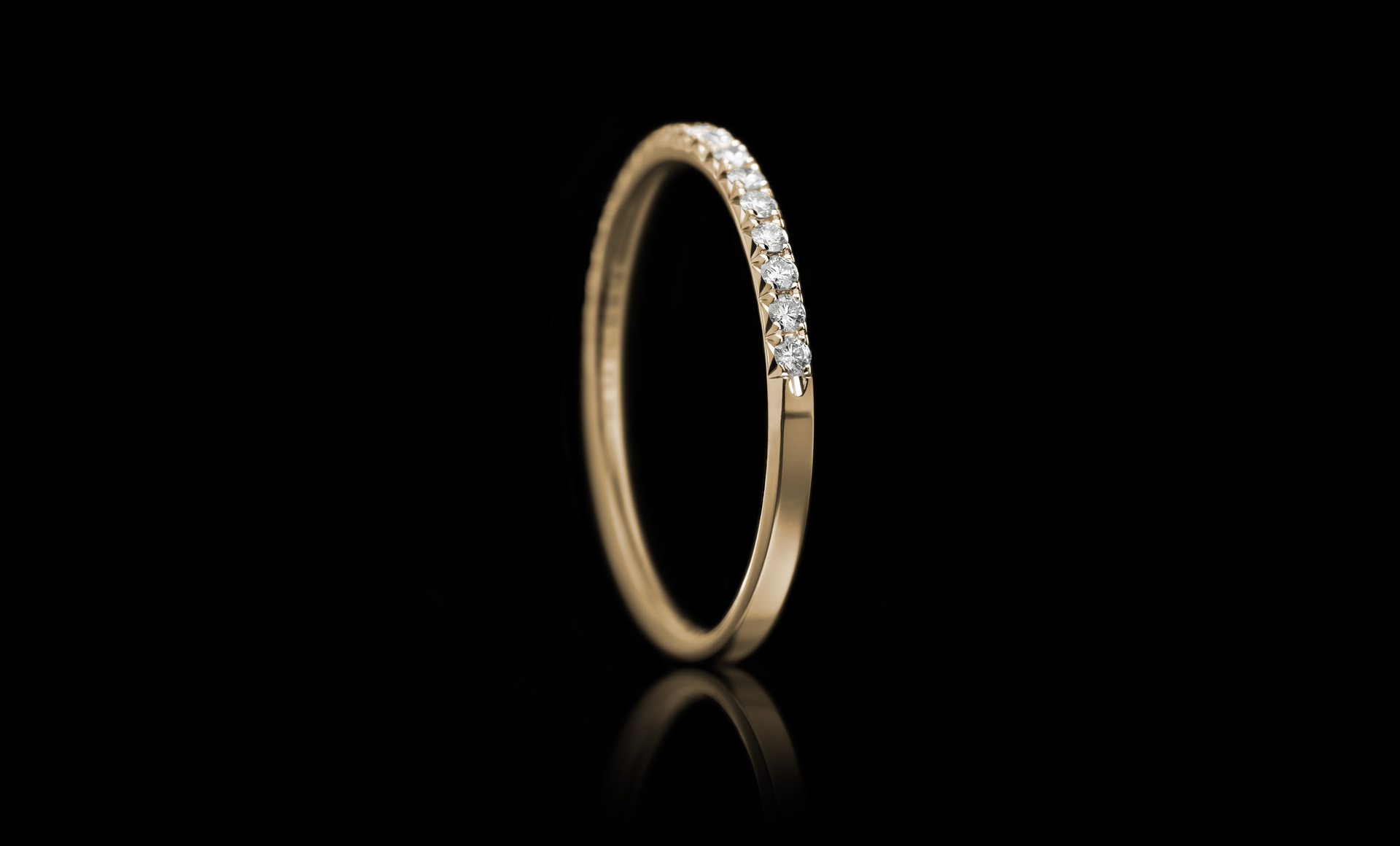 Halo No.5 diamond ring yellow gold