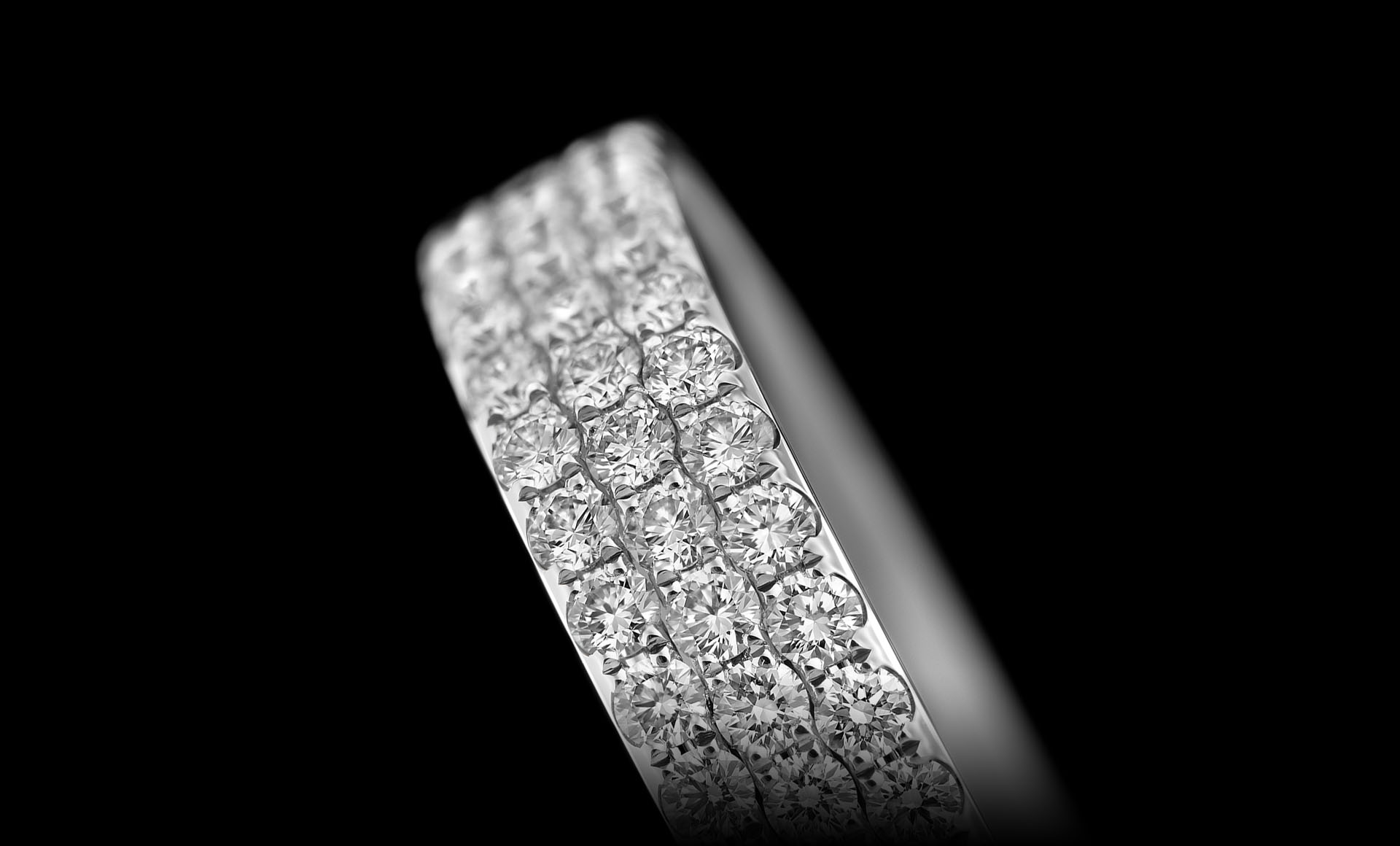 Constellation No.3 - a beautiful 3-row diamond ring detail view.