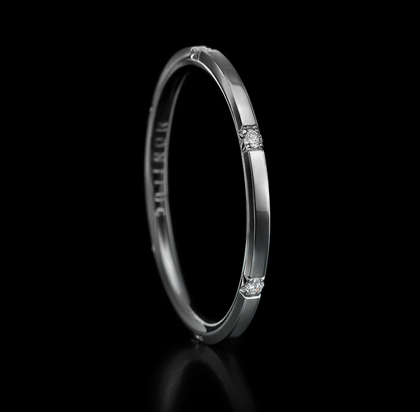 Montluc - Halo No 3 Polished. Diamond ring set with 6 perfect, brilliant cut diamonds. Seen here in polished finish.