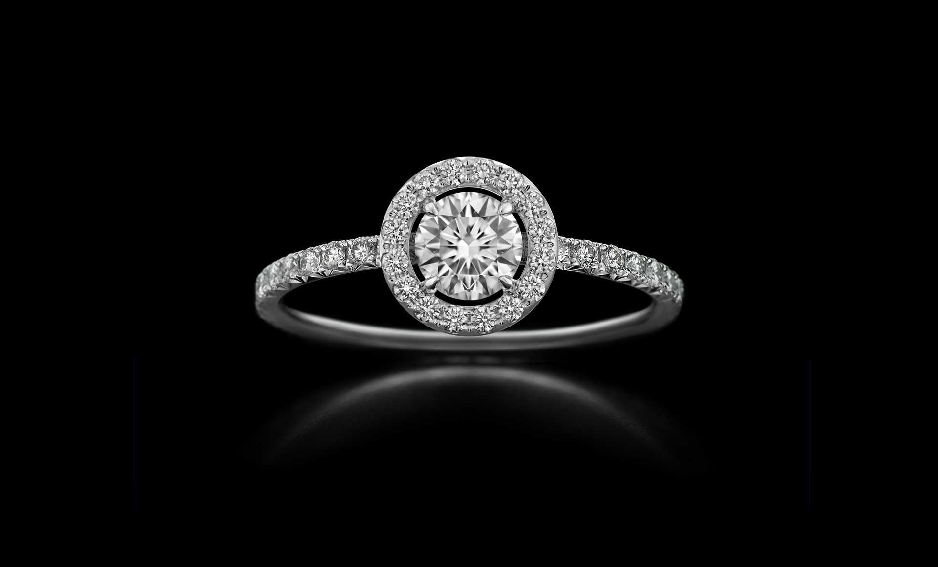 Orbit No.5 - diamond ring with centrestone